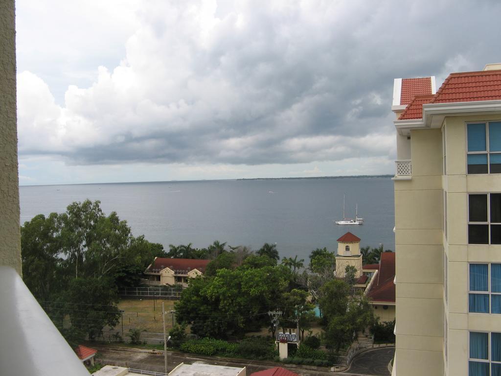 La Mirada Residence , Large 1 Bedroom Condo, Beaches , 3 Pools, Ocean Views, Fast Wifi, Netflix, Breakfast Included Lapu-Lapu City Pokój zdjęcie